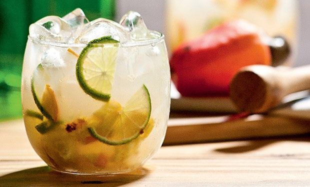 CAIPIRINHA TRÊS LIMÕES